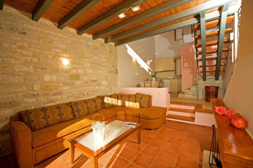 Enastron Villas Kyparissia Kamer foto