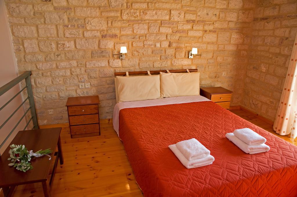 Enastron Villas Kyparissia Kamer foto