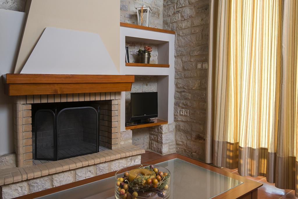 Enastron Villas Kyparissia Buitenkant foto