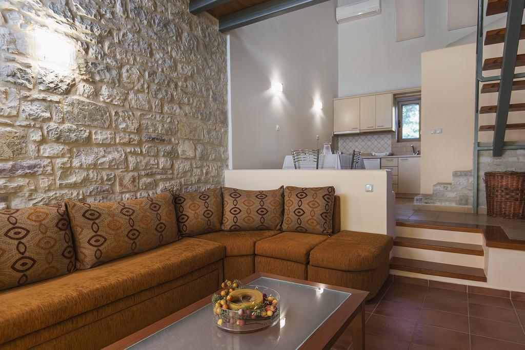 Enastron Villas Kyparissia Buitenkant foto