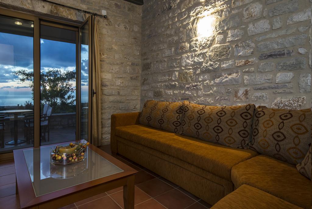 Enastron Villas Kyparissia Buitenkant foto