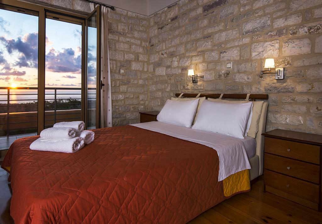 Enastron Villas Kyparissia Buitenkant foto