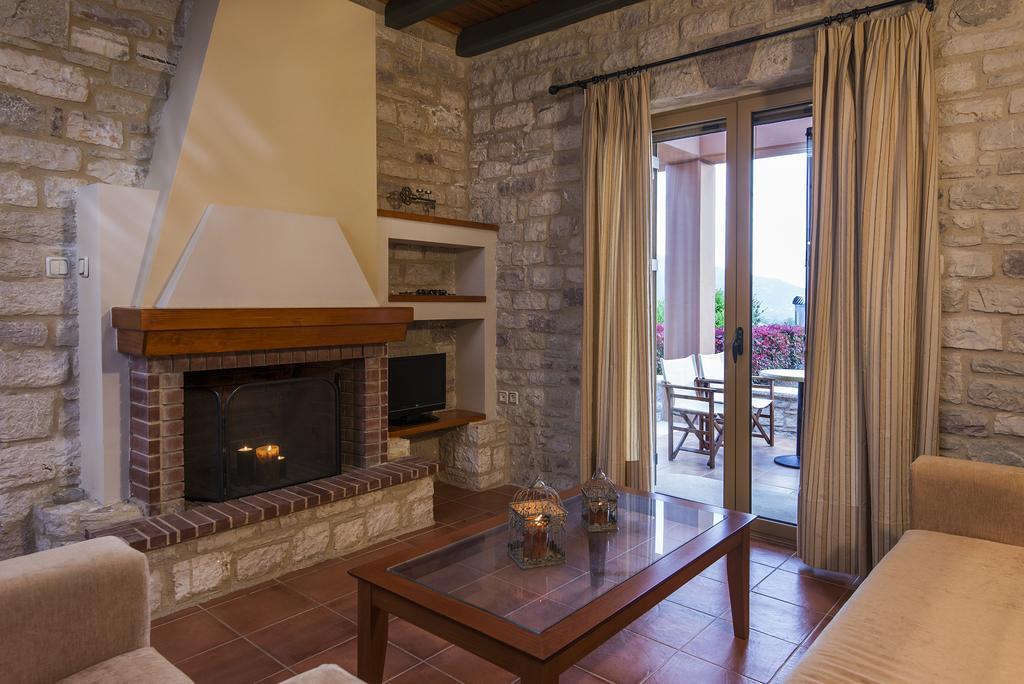 Enastron Villas Kyparissia Buitenkant foto