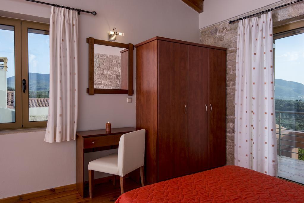 Enastron Villas Kyparissia Buitenkant foto