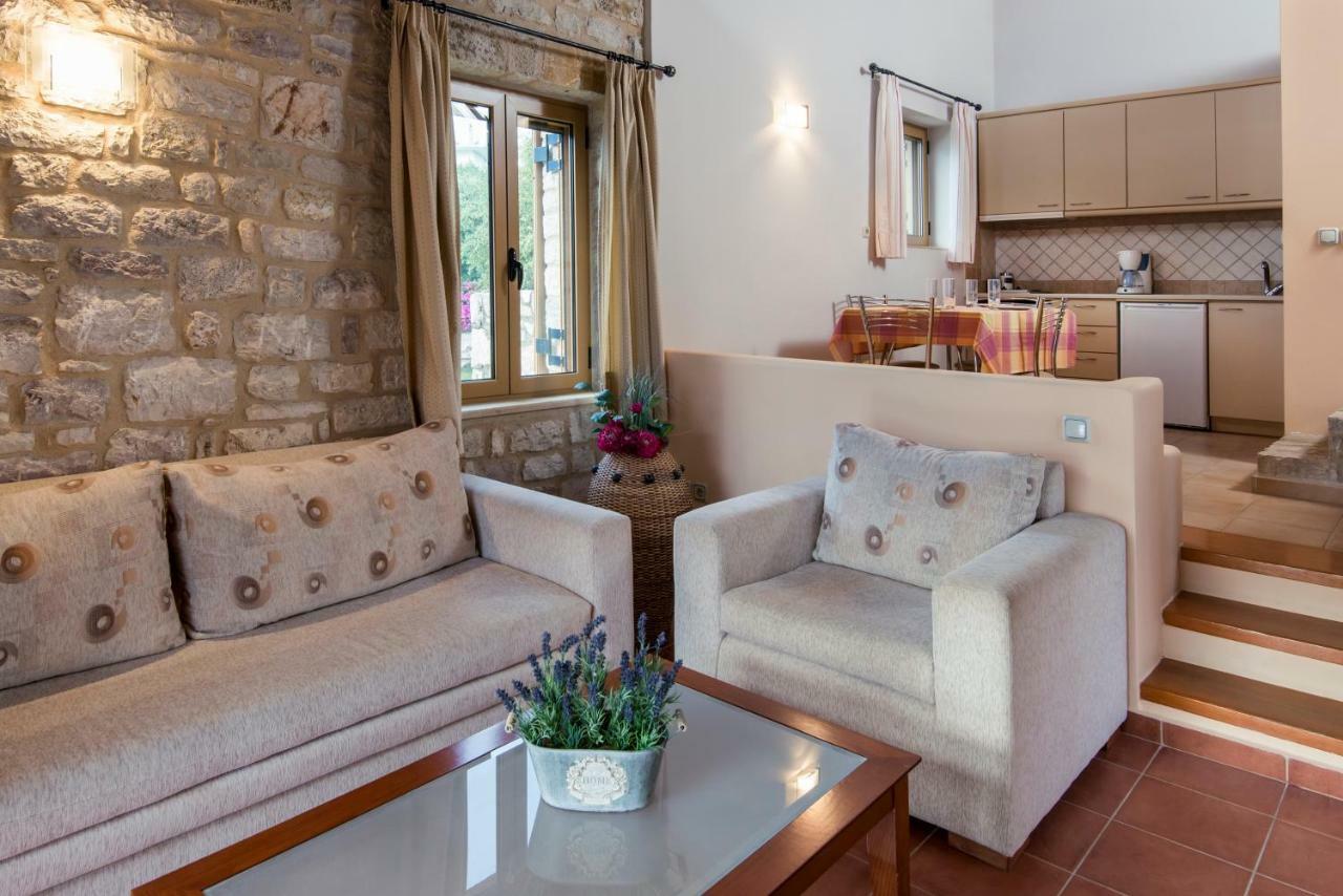 Enastron Villas Kyparissia Buitenkant foto