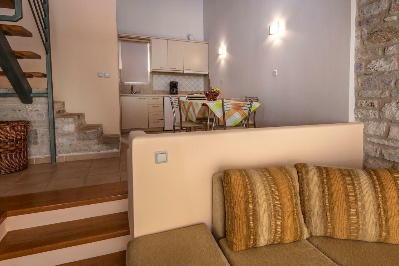 Enastron Villas Kyparissia Buitenkant foto