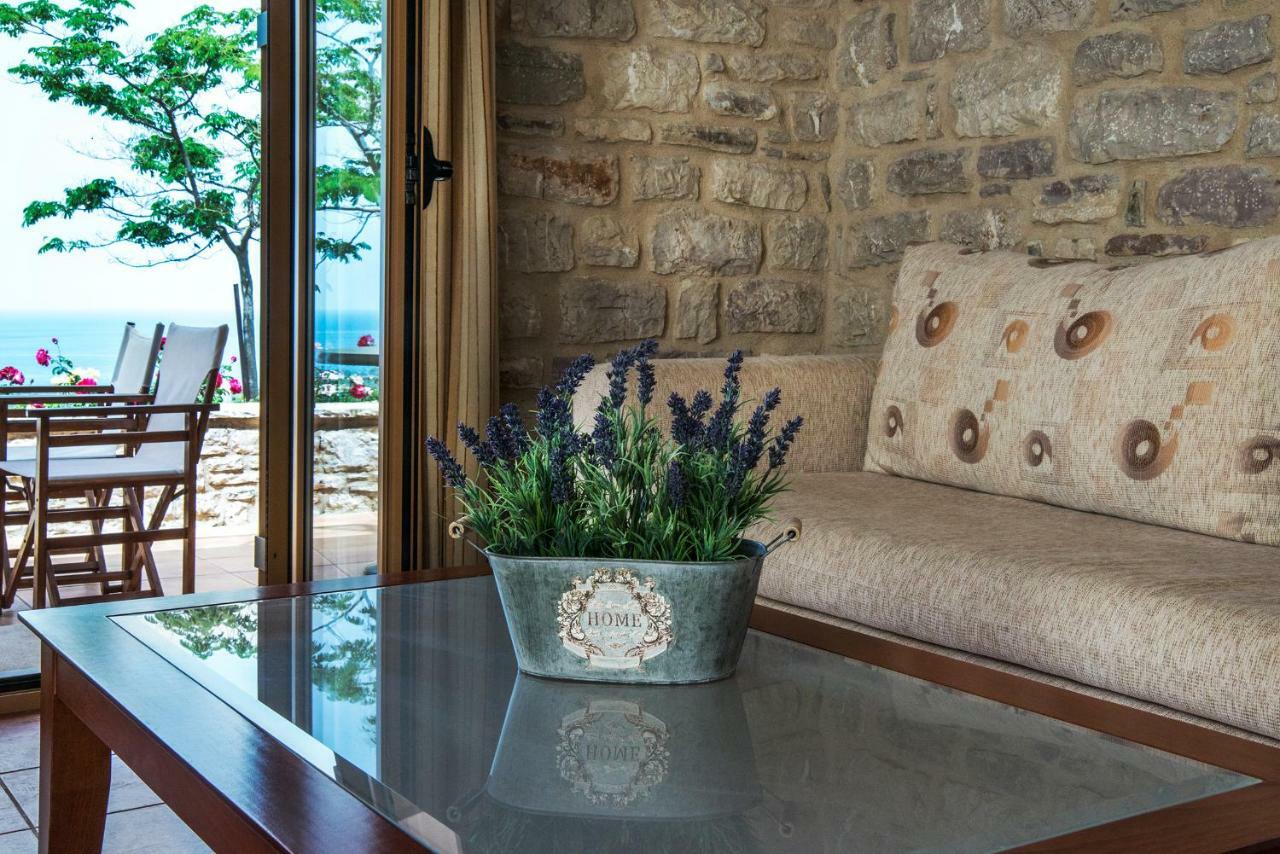 Enastron Villas Kyparissia Buitenkant foto