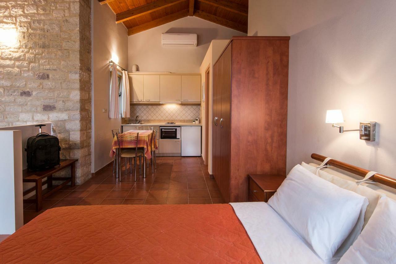 Enastron Villas Kyparissia Buitenkant foto