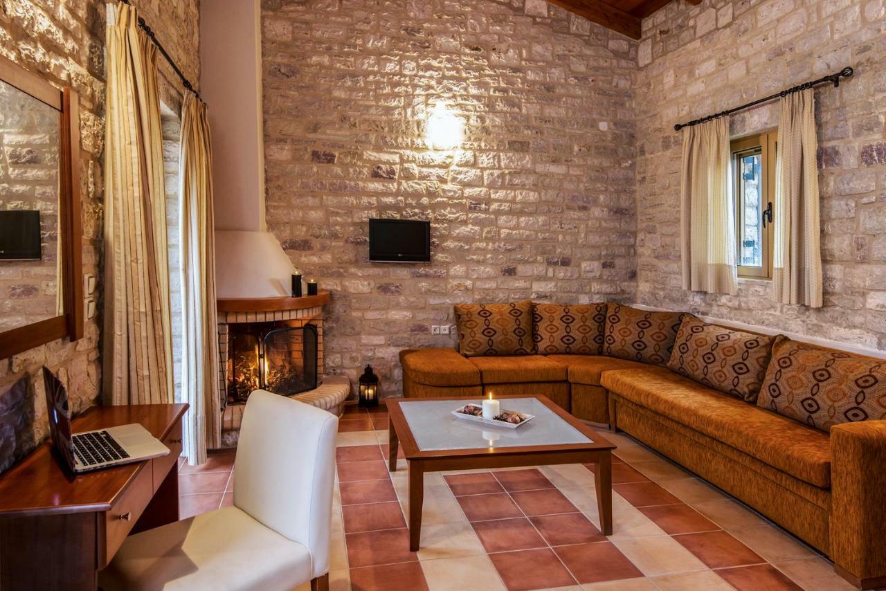 Enastron Villas Kyparissia Buitenkant foto