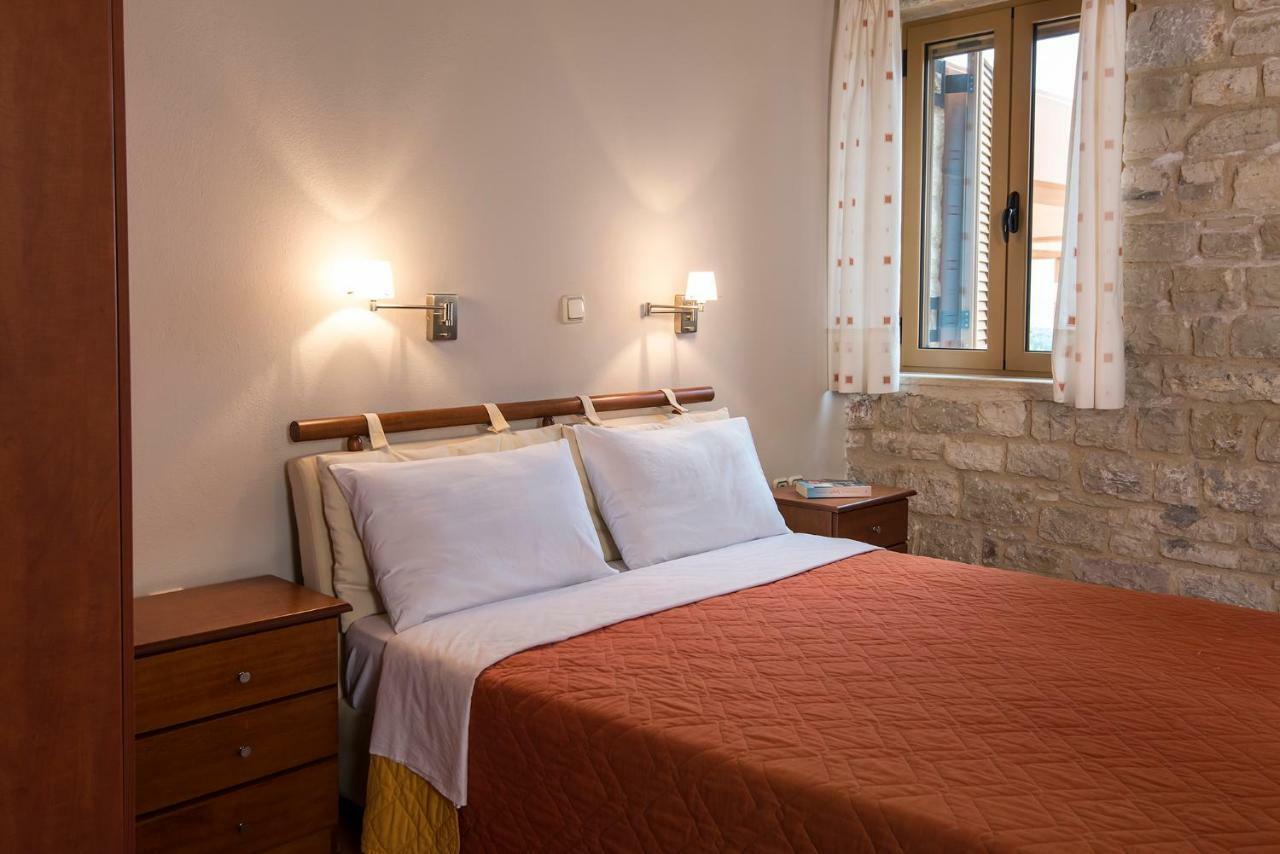 Enastron Villas Kyparissia Buitenkant foto