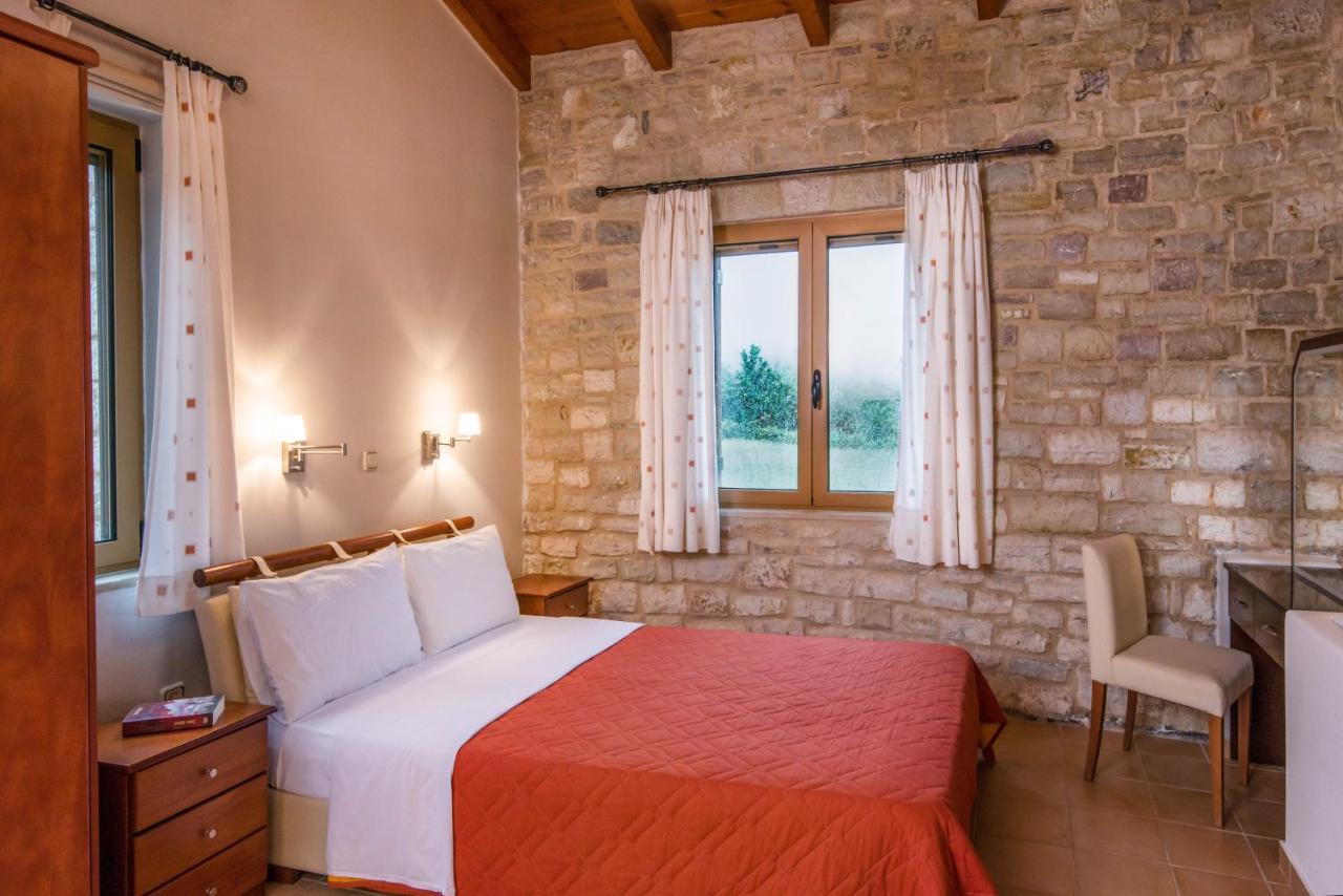 Enastron Villas Kyparissia Buitenkant foto