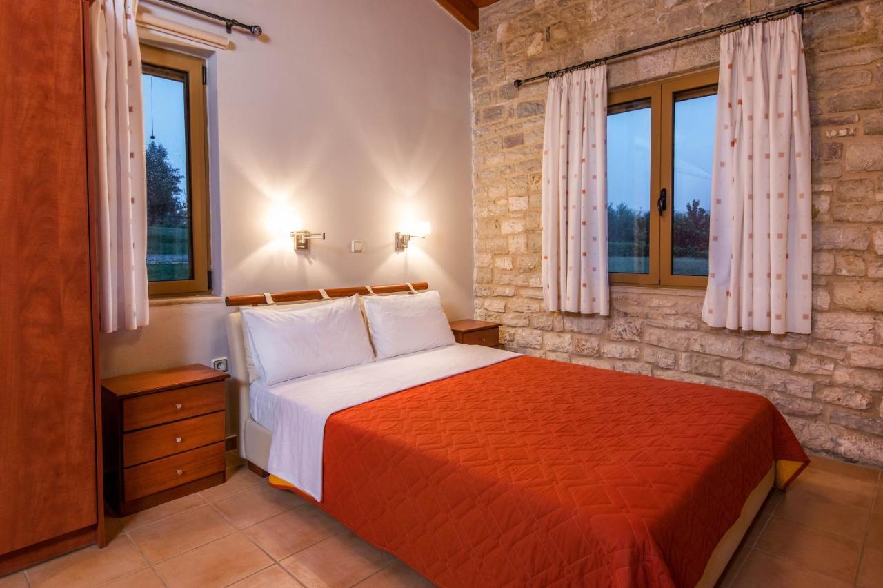 Enastron Villas Kyparissia Buitenkant foto